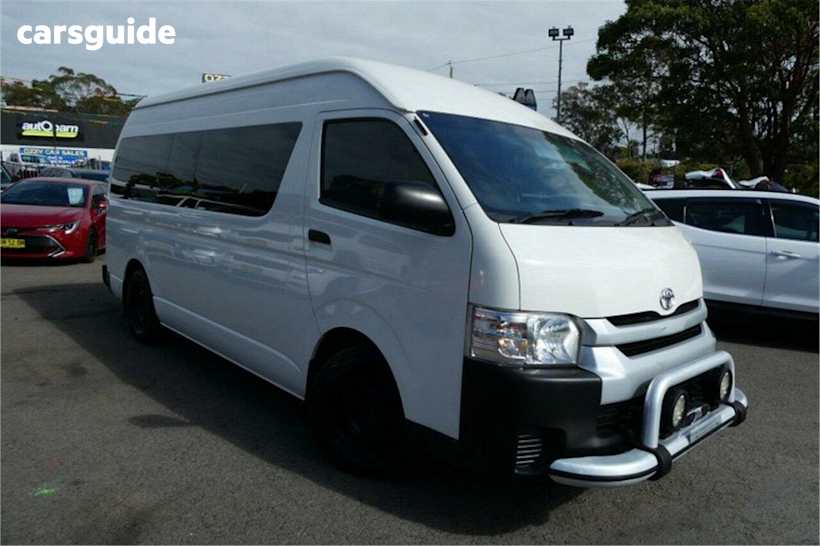 White 2017 Toyota Hiace Bus Commuter