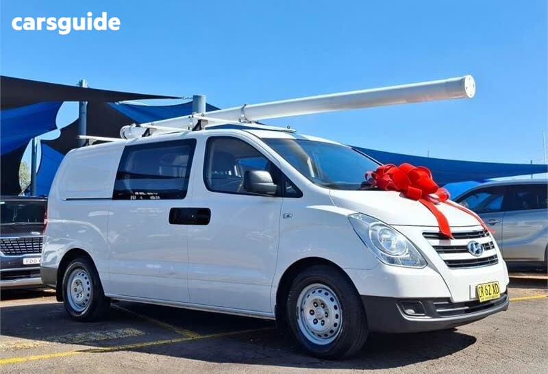 White 2017 Hyundai Iload Crew Van Crew 6S Liftback