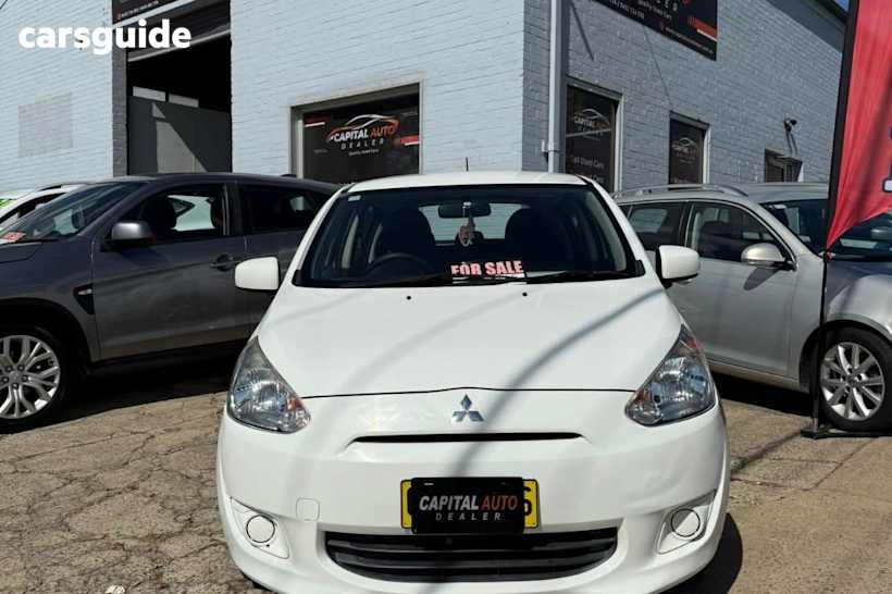 White 2014 Mitsubishi Mirage Hatchback Es