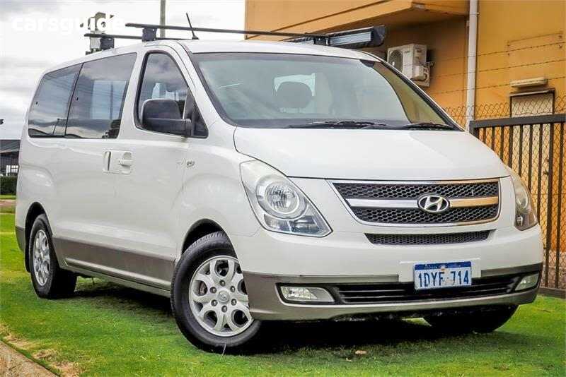 White 2010 Hyundai Imax Wagon