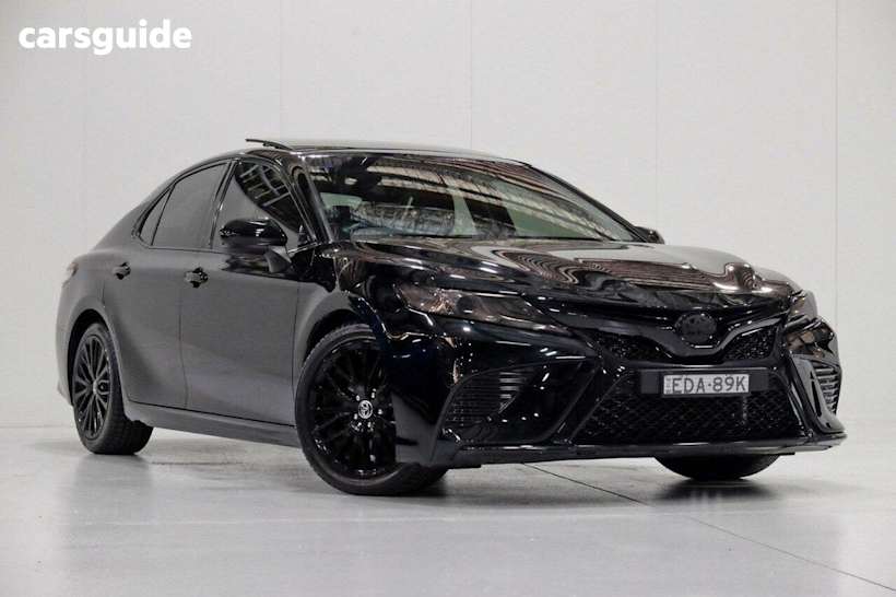 Black 2018 Toyota Camry Sedan SL V6