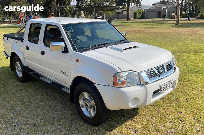 White 2013 Nissan Navara Dual Cab Pick-up ST-R (4X4)