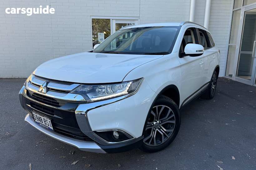 White 2017 Mitsubishi Outlander Wagon LS Safety Pack (4X2)