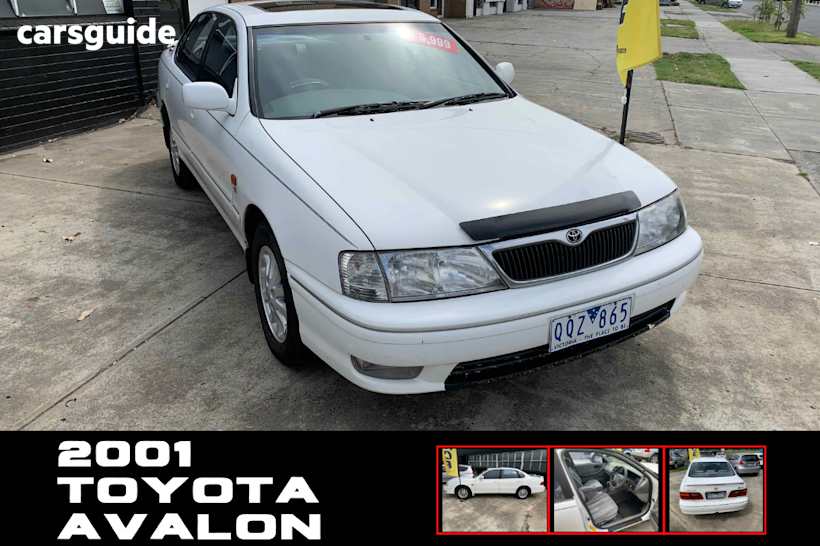 White 2000 Toyota Avalon Sedan Grande