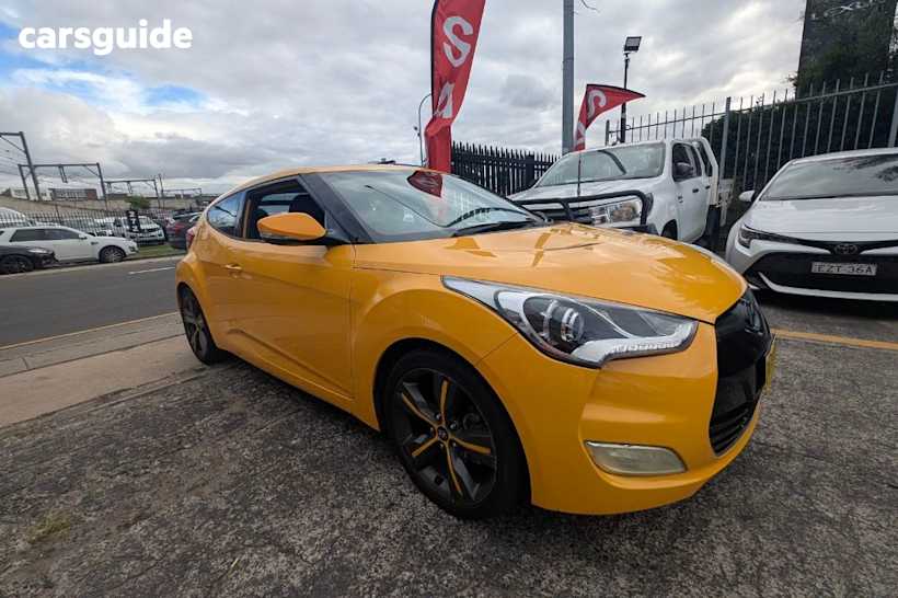 Gold 2014 Hyundai Veloster Coupe +