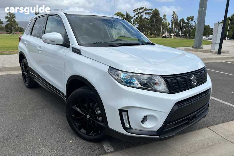 White 2023 Suzuki Vitara Wagon Turbo Shadow