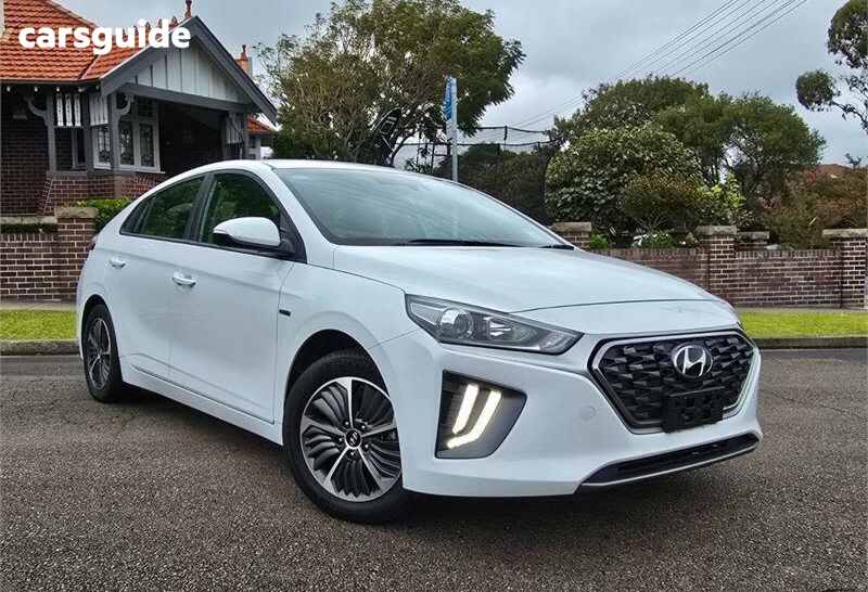 White 2020 Hyundai Ioniq Hatchback Plug-IN Hybrid Elite