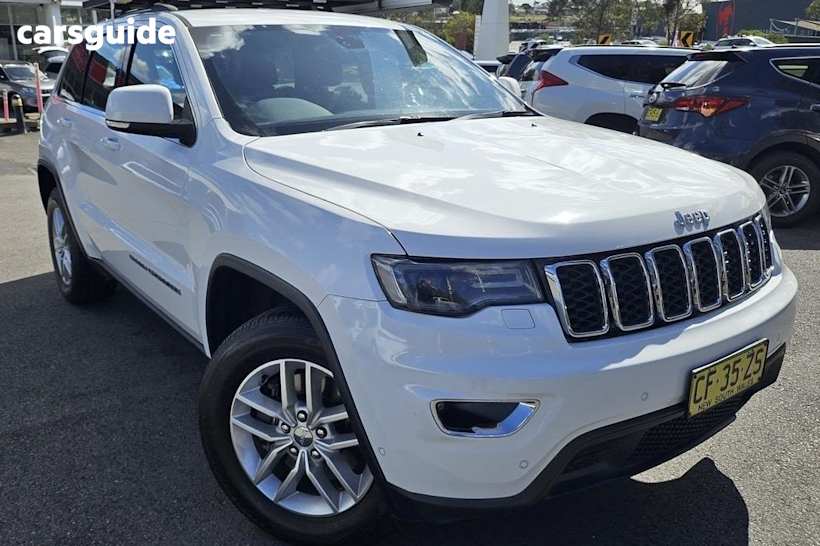 White 2018 Jeep Grand Cherokee Wagon Laredo (4X4)