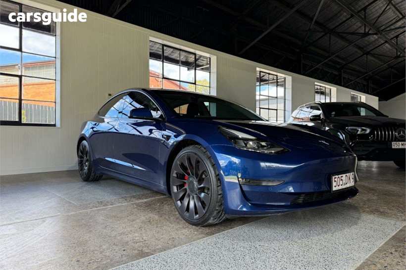 Blue 2022 Tesla Model 3 Sedan Performance