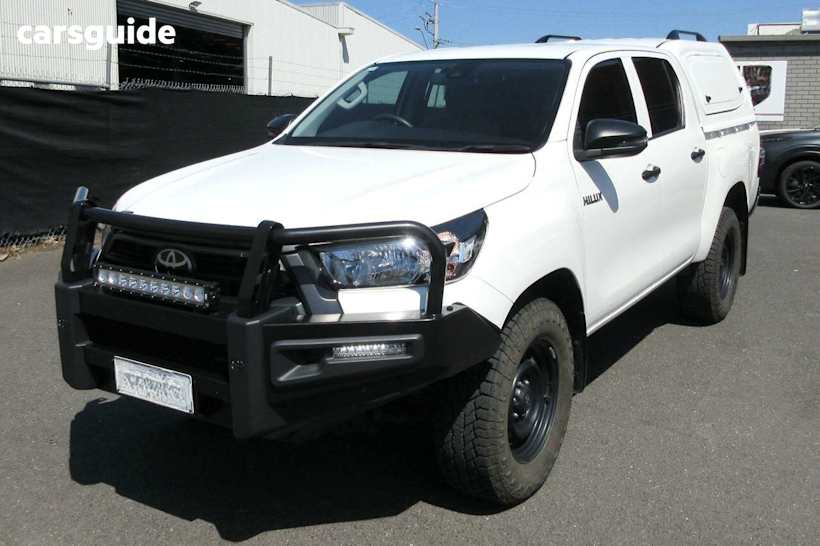 White 2023 Toyota Hilux Double Cab Pick Up SR (4X4)