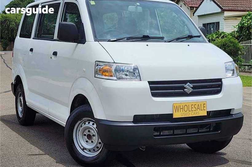 White 2013 Suzuki APV Van