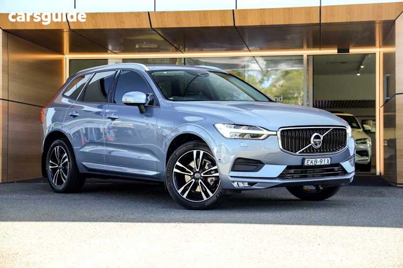 Blue 2018 Volvo XC60 Wagon T5 Momentum