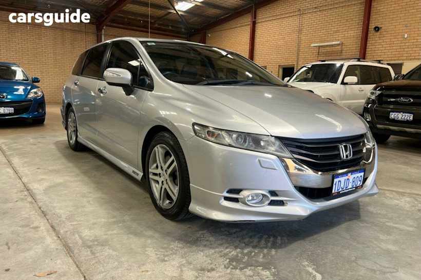 Silver 2010 Honda Odyssey Wagon Luxury