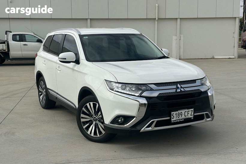 White 2020 Mitsubishi Outlander Wagon LS 7 Seat (awd)