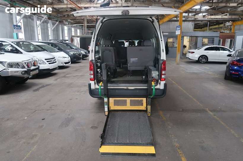 White 2006 Toyota Hiace Bus Commuter