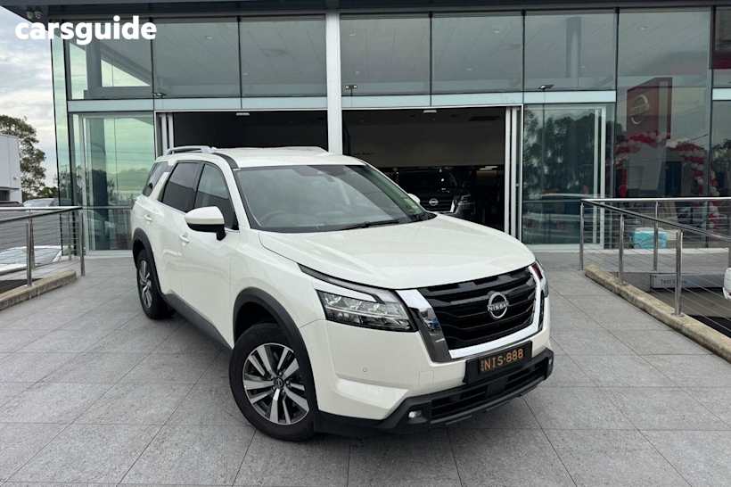 White 2024 Nissan Pathfinder Wagon TI (4WD)