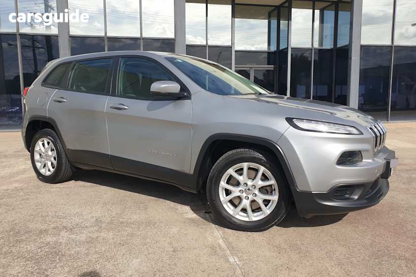 Silver 2017 Jeep Cherokee Wagon Sport (4X2)