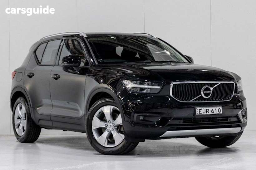 Black 2020 Volvo XC40 Wagon T4 Momentum (fwd)