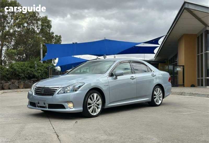 Blue 2011 Toyota Crown Sedan