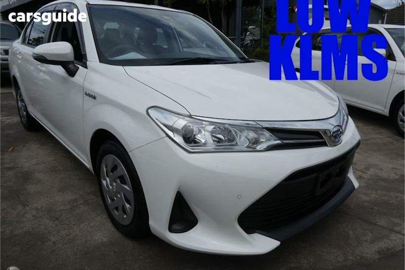 White 2019 Toyota Corolla Sedan Axio (hybrid)