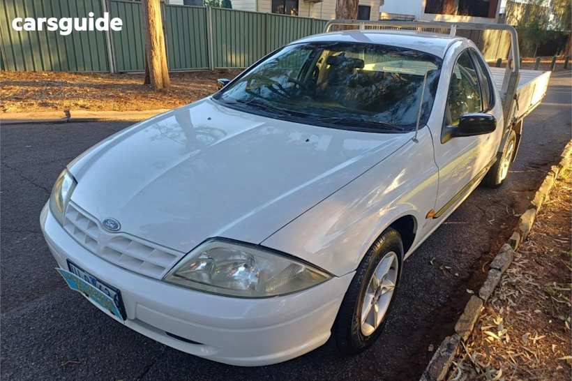 White 2001 Ford Falcon Cab Chassis XL