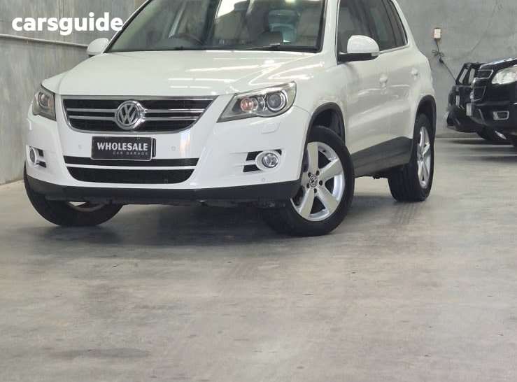 White 2010 Volkswagen Tiguan Wagon 147 TSI