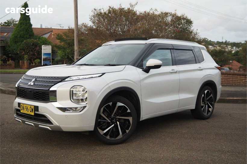 White 2022 Mitsubishi Outlander Wagon Exceed 7 Seat (awd)