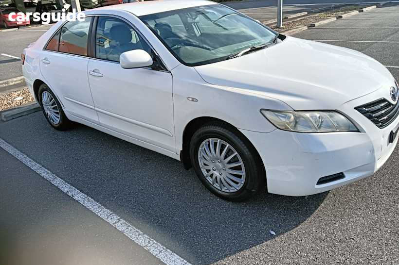 White 2006 Toyota Camry Sedan Altise