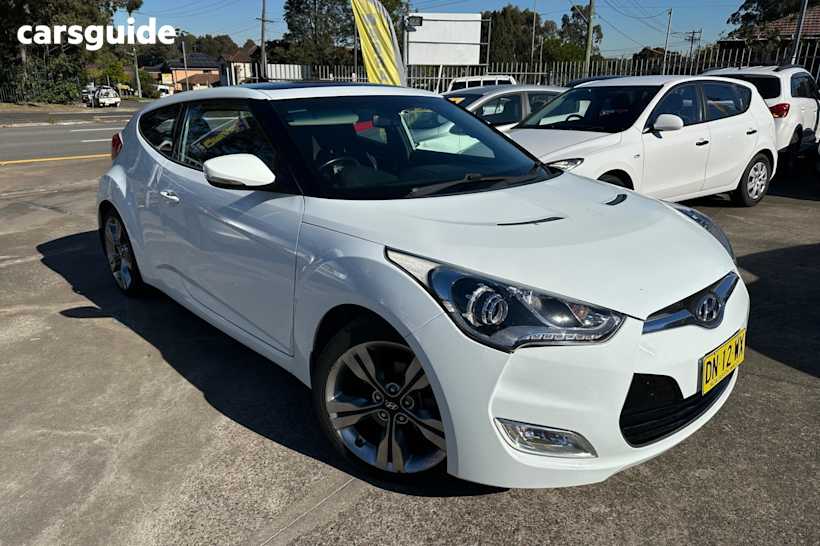 White 2014 Hyundai Veloster Coupe + FS3