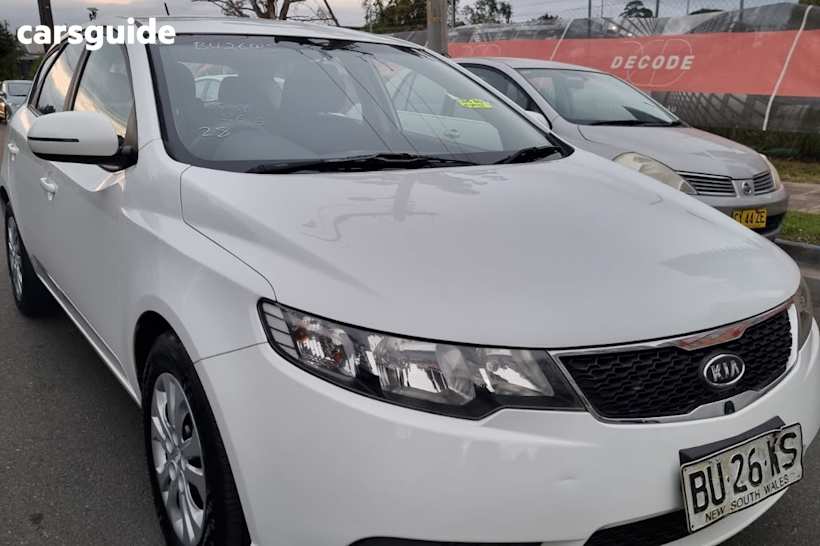 White 2013 Kia Cerato Hatchback Si