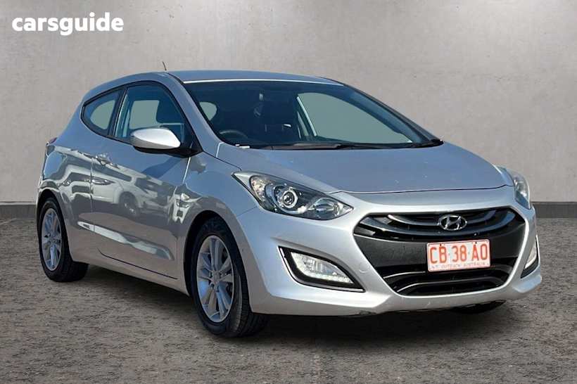 Silver 2000 Hyundai I30 Hatchback SE