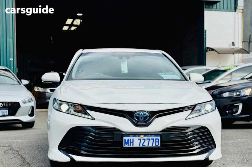 White 2018 Toyota Camry Sedan Ascent (Hybrid)