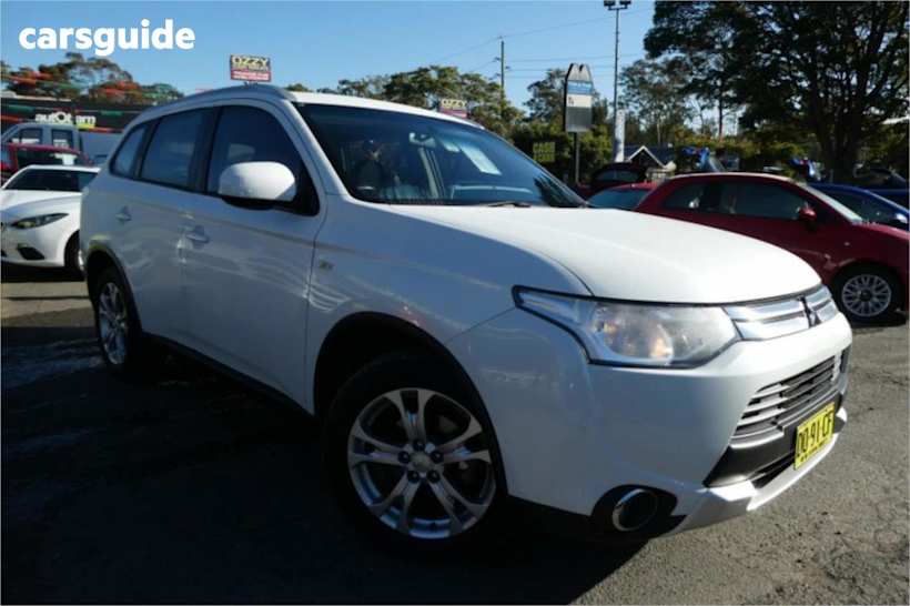 White 2014 Mitsubishi Outlander Wagon ES (4X2)