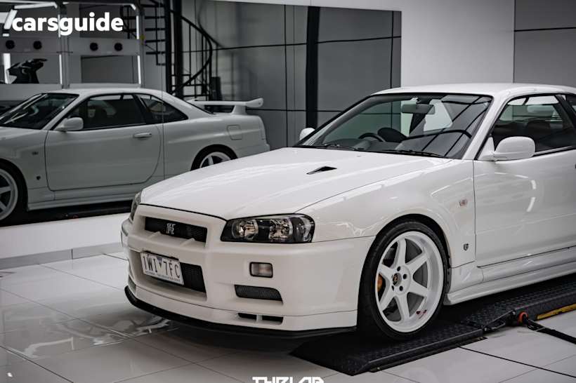 White 2001 Nissan Skyline Coupe GTR