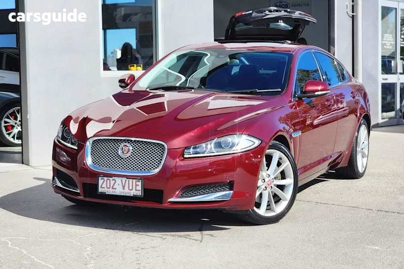 Red 2015 Jaguar XF Sedan 2.0 Premium Luxury