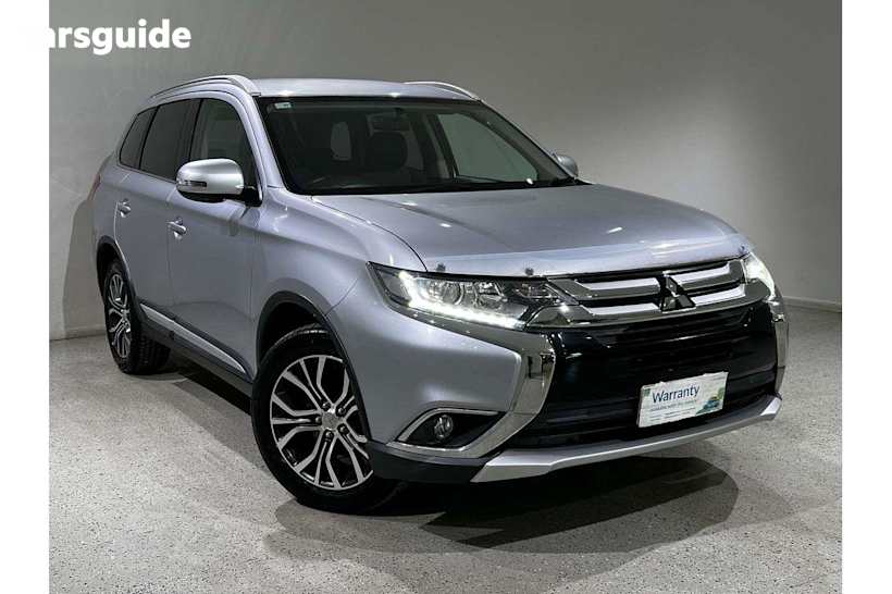 Silver 2016 Mitsubishi Outlander Wagon LS F