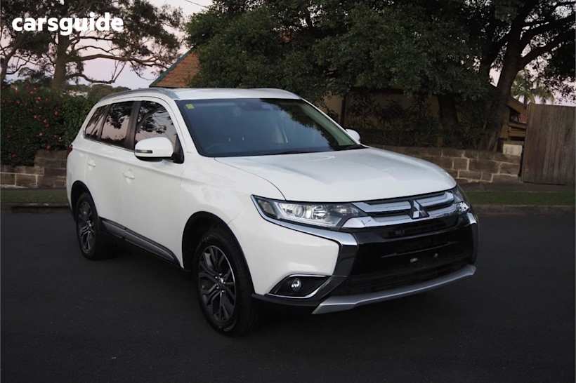 White 2017 Mitsubishi Outlander Wagon LS Safety Pack (4X4) 7 Seats