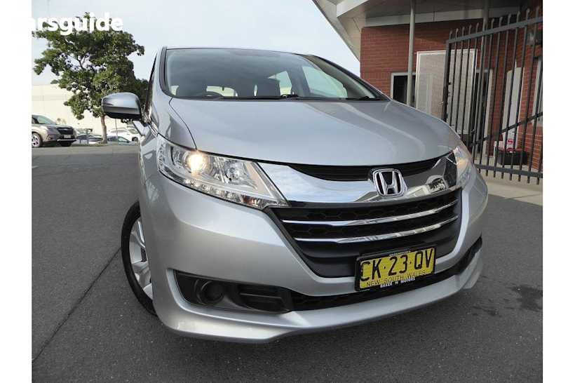 Silver 2017 Honda Odyssey Wagon VTI