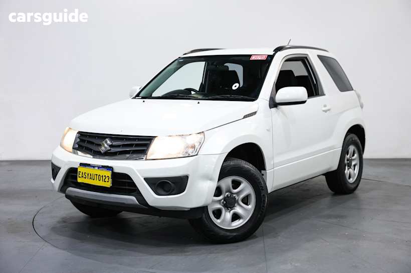 White 2013 Suzuki Grand Vitara Wagon (4X4)