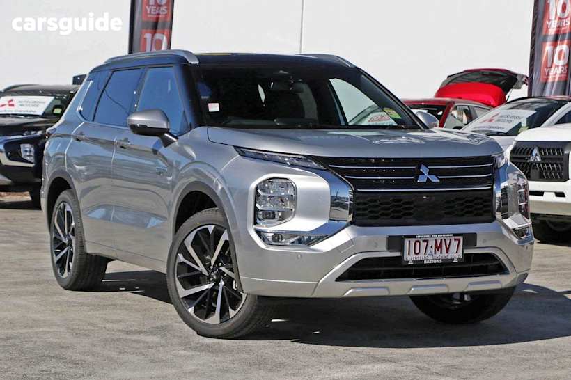 Silver 2025 Mitsubishi Outlander Wagon Exceed 7 Seat (Awd)