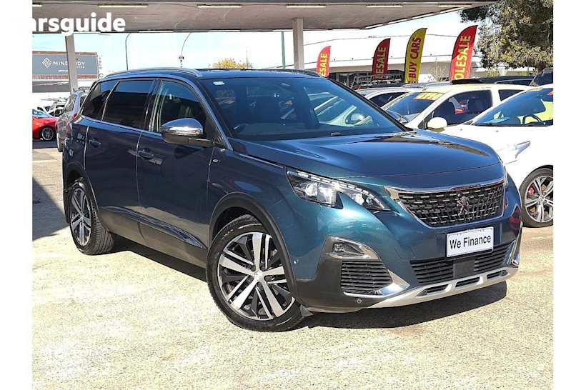 Green 2018 Peugeot 5008 Wagon Gt