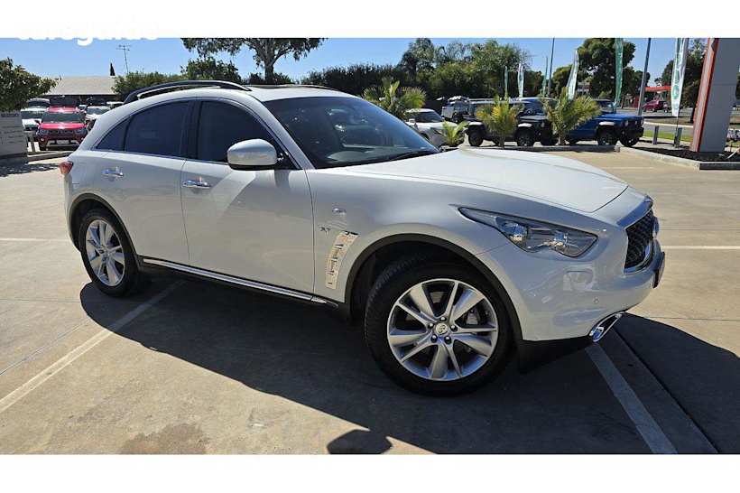 White 2018 Infiniti QX70 Wagon 3.7 GT