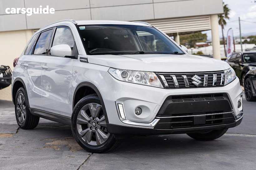 White 2022 Suzuki Vitara SUV F