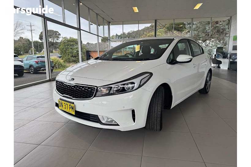 White 2017 Kia Cerato Sedan Sport