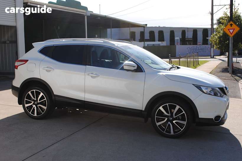 White 2015 Nissan Qashqai Wagon TI (4X2)