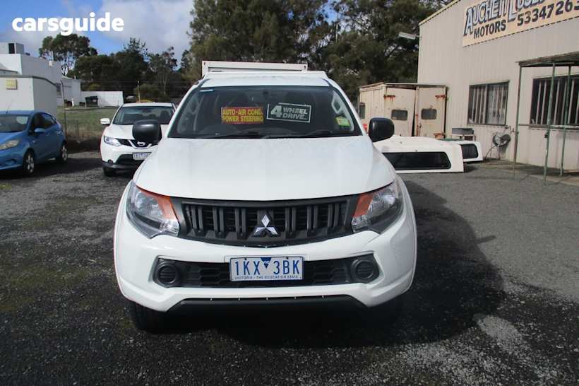 White 2017 Mitsubishi Triton Club Cab Chassis Glx (4X4)