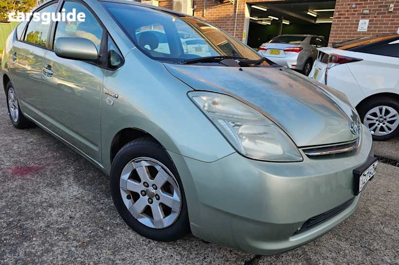 Green 2006 Toyota Prius Hatchback Hybrid