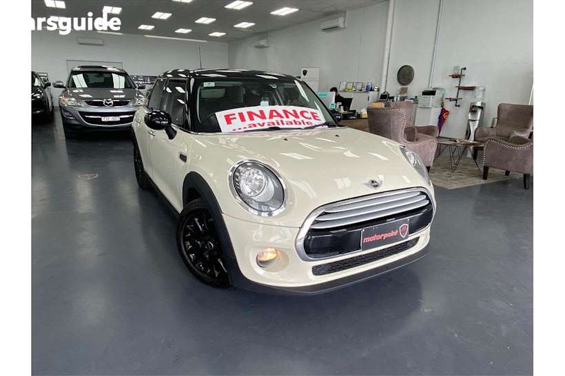 White 2015 Mini Cooper Hatch D