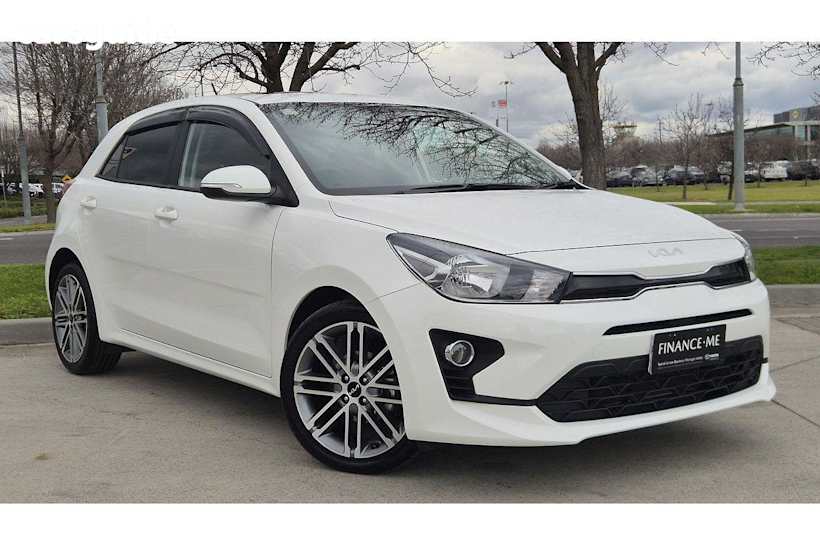 White 2022 Kia RIO Hatch SX F