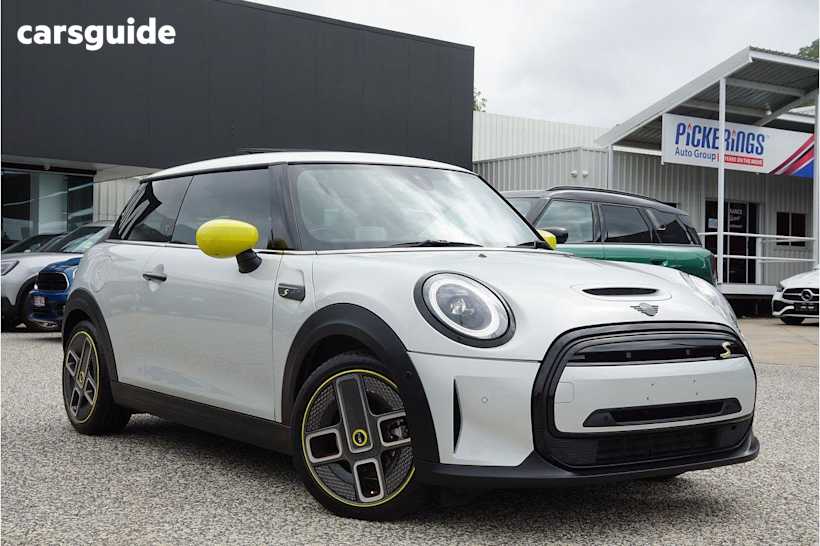 Silver 2022 Mini Cooper Hatchback Se Mini Yours 3D Hatch